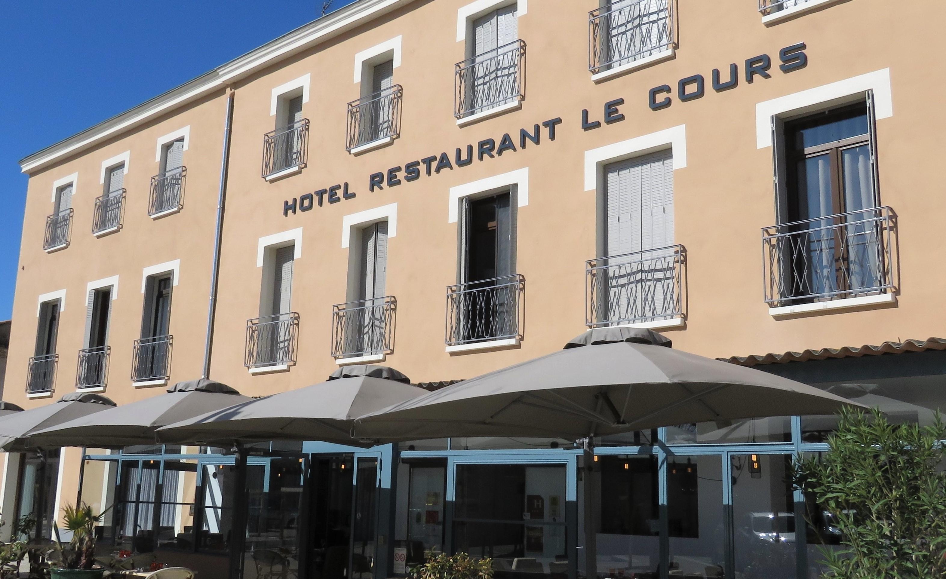 Logis Hotel Restaurant Le Cours Saint-Gilles  Exterior photo