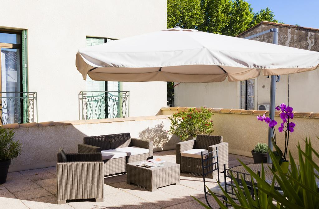 Logis Hotel Restaurant Le Cours Saint-Gilles  Exterior photo
