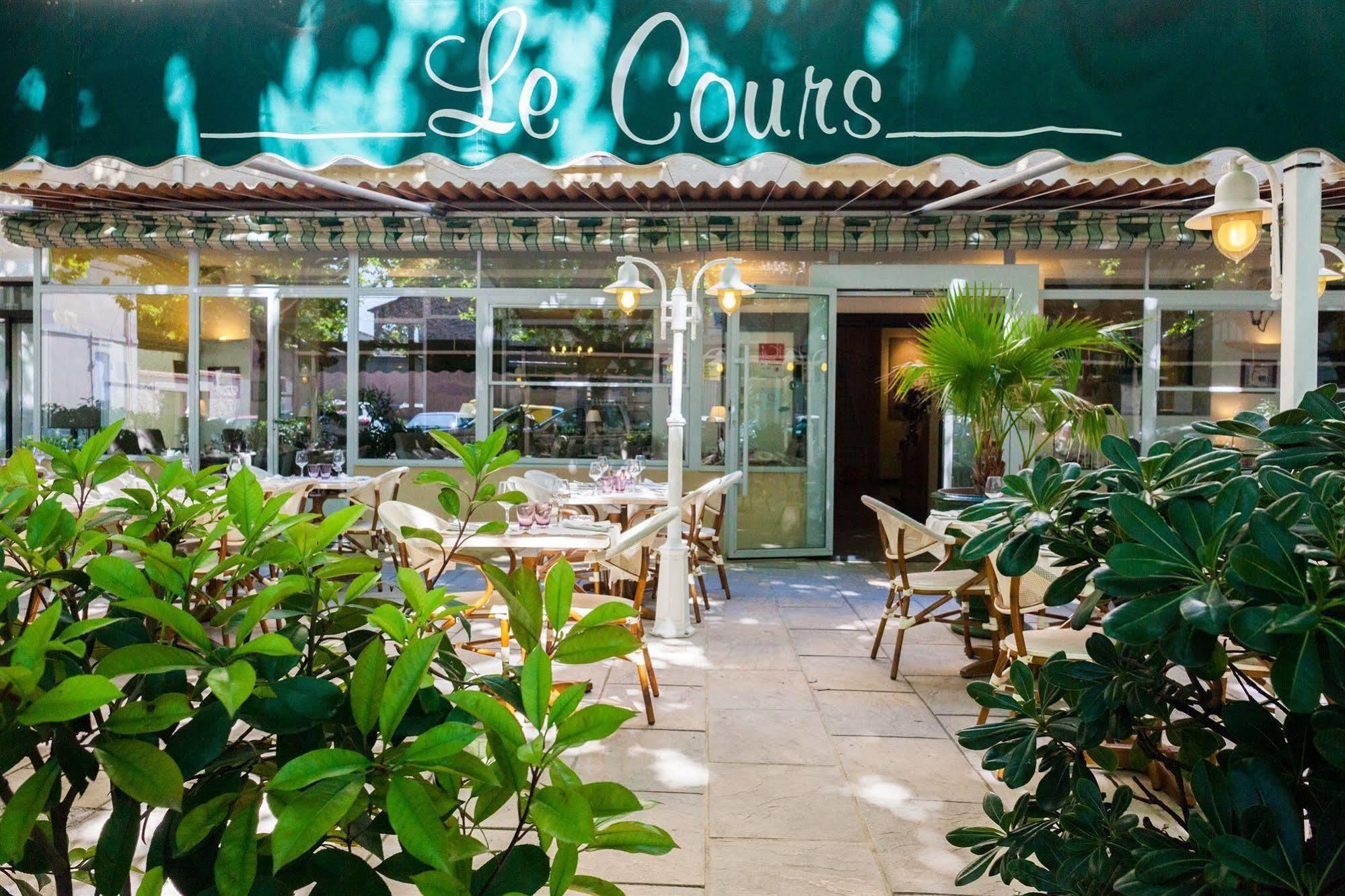 Logis Hotel Restaurant Le Cours Saint-Gilles  Exterior photo